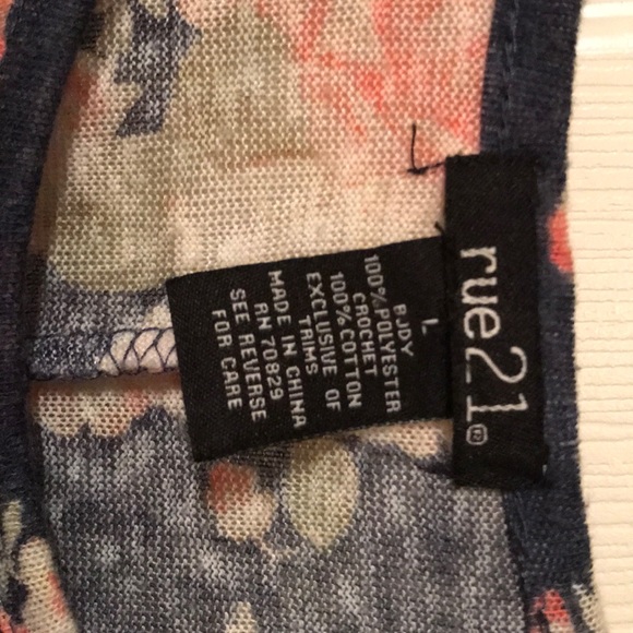 Crop top - Picture 3 of 5